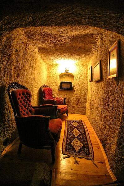 Patiska Cave House