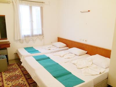 Parmis Rooms