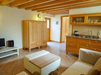 Samatha Villa & Suites