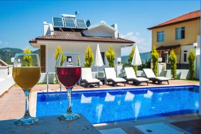 Villa Pole