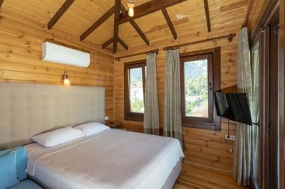 Sandal Hotel
