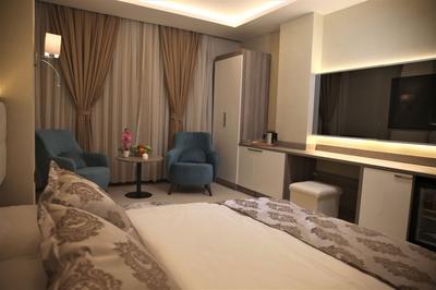 Random Premium Suit Otel