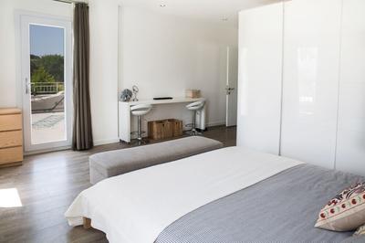 Important Group Villa Olivia