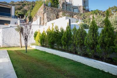 Important Group Villa Prestige