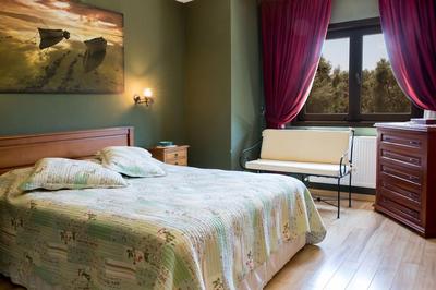 Important Group Villa Costa