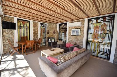 Villa Nail by Helaltatilvillari