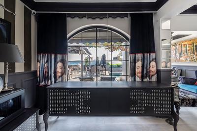 Art & Interiors Boutique Hotel