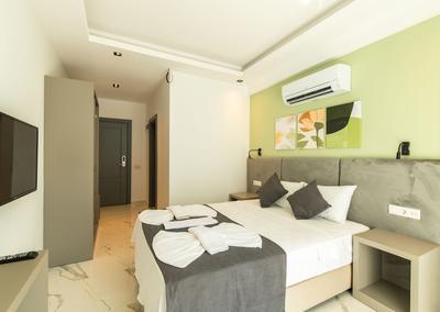 Leonis Hotel
