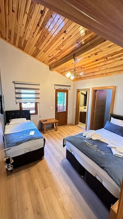 Paradise Lake Hotel