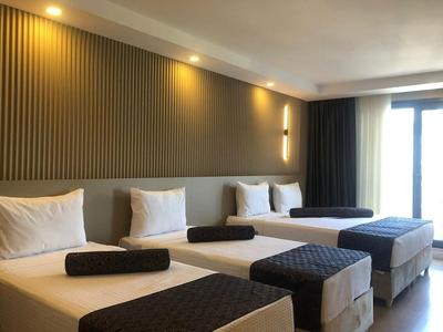Grand Iska Hotel