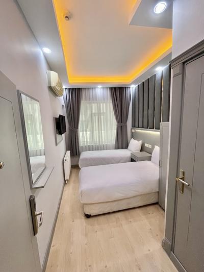 Crowned Plus Hotel