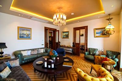 Maroon Bosphorus