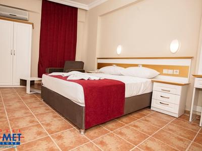 Comet Hotel & Resort