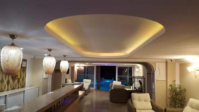 Comet Hotel & Resort