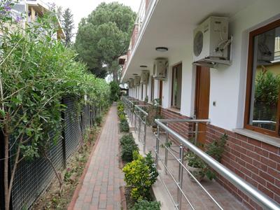 Longhouse-Inn Hotel
