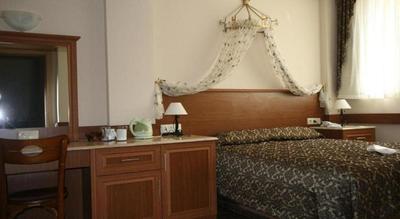 Grand Peninsula Hotel