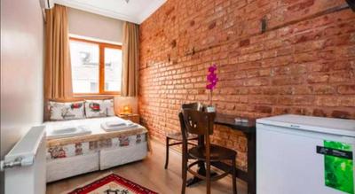 Walton Balat Residence