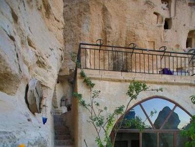 Emilys Cave House