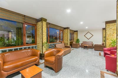 Side Resort Annex