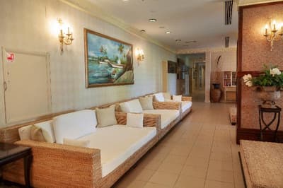 X Life Hotel +15