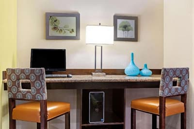La Quinta Inn & Suites Tampa North I-75