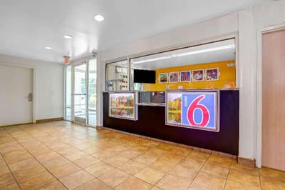 Motel 6 Raleigh North