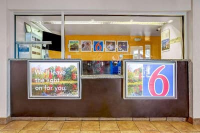 Motel 6 Raleigh North