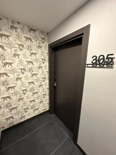 Second Suit Hotel