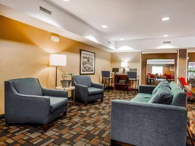 Comfort Suites (Independence)
