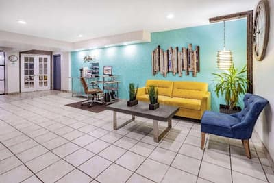 Days Inn by Wyndham Raleigh Glenwood-Crabtree