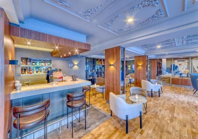 Numa Port Hotel