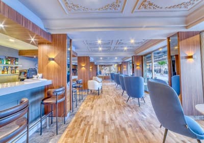 Numa Port Hotel
