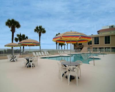 Econo Lodge Inn & Suites Beach Front Central