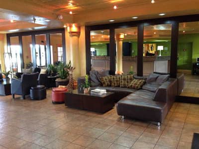 Red Roof PLUS+ & Suites Tampa