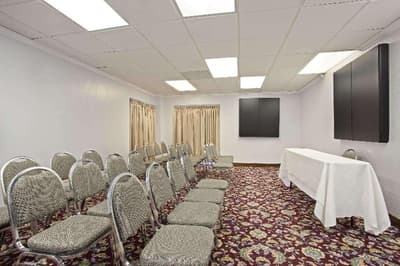 Baymont by Wyndham Tampa Near Busch Gardens