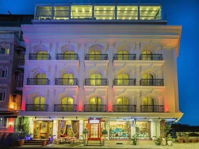 The Magnaura Palace Hotel