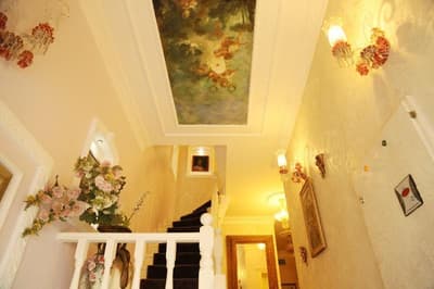 Romantic Hotel