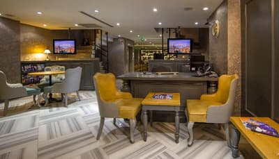 Aston Hotel