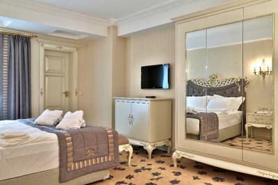 Cassiel Hotel