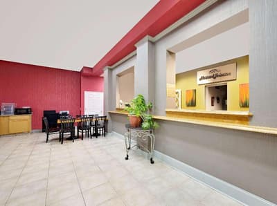 Howard Johnson by Wyndham Cleveland
