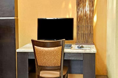 Microtel Inn & Suites By Wyndham Charlotte/Univer