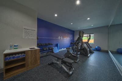 Holiday Inn Express & Suites Cleveland