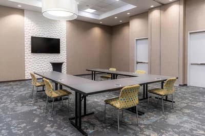 Aloft Jacksonville Tapestry Park