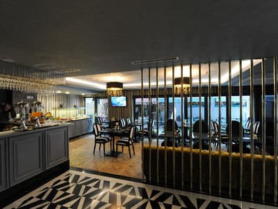 Le Petit Palace Hotel