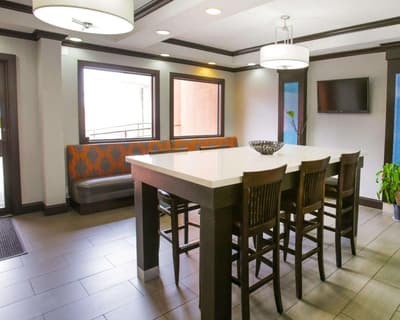 Rodeway Inn & Suites Downtown North