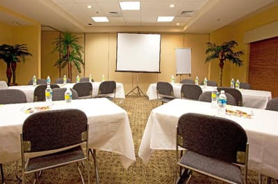 Holiday Inn Express and Suites Chaffee Jacksonvill