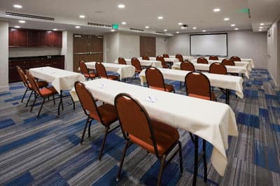 Holiday Inn Express and Suites Minneapolis Golden