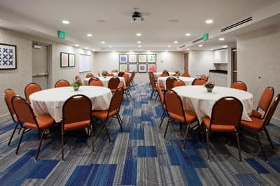 Holiday Inn Express and Suites Minneapolis Golden