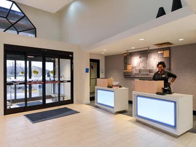 Holiday Inn Express and Suites Raleigh NE Medical