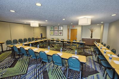 Holiday Inn Express and Suites Raleigh North Wake